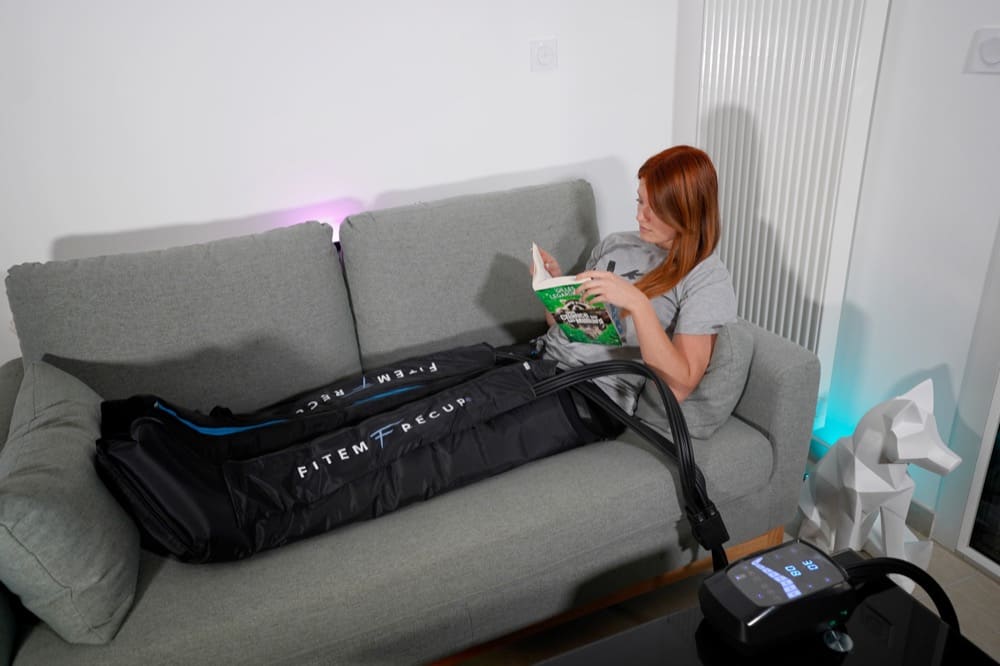 relaxation avec des bottes de pressothérapie