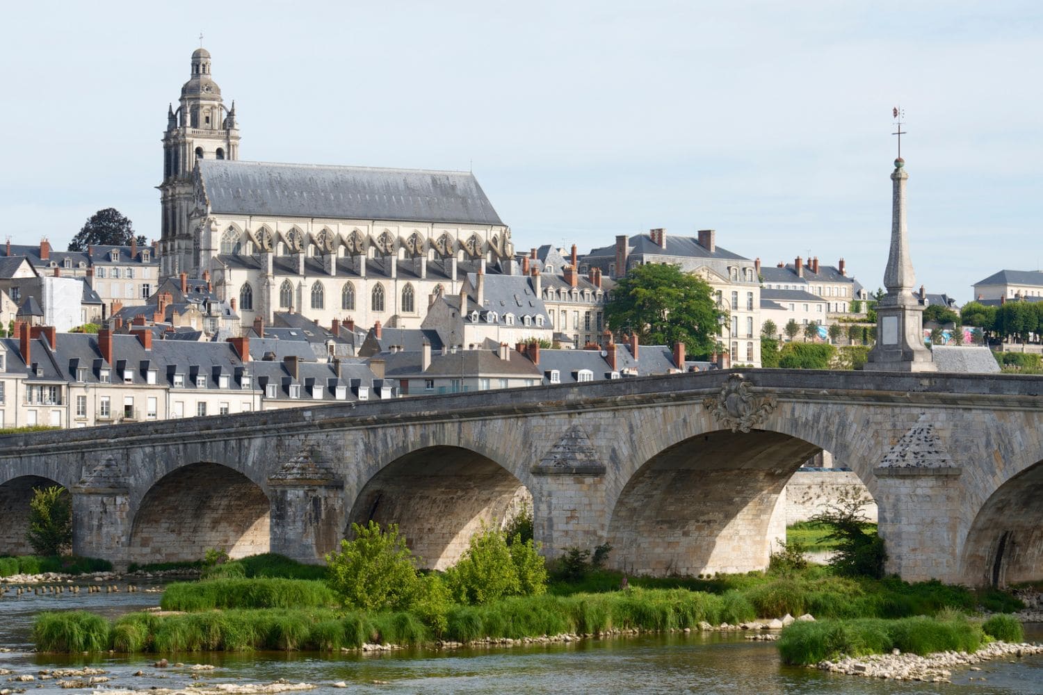 Blois terrasses Vue sur Blois depuis la Loire