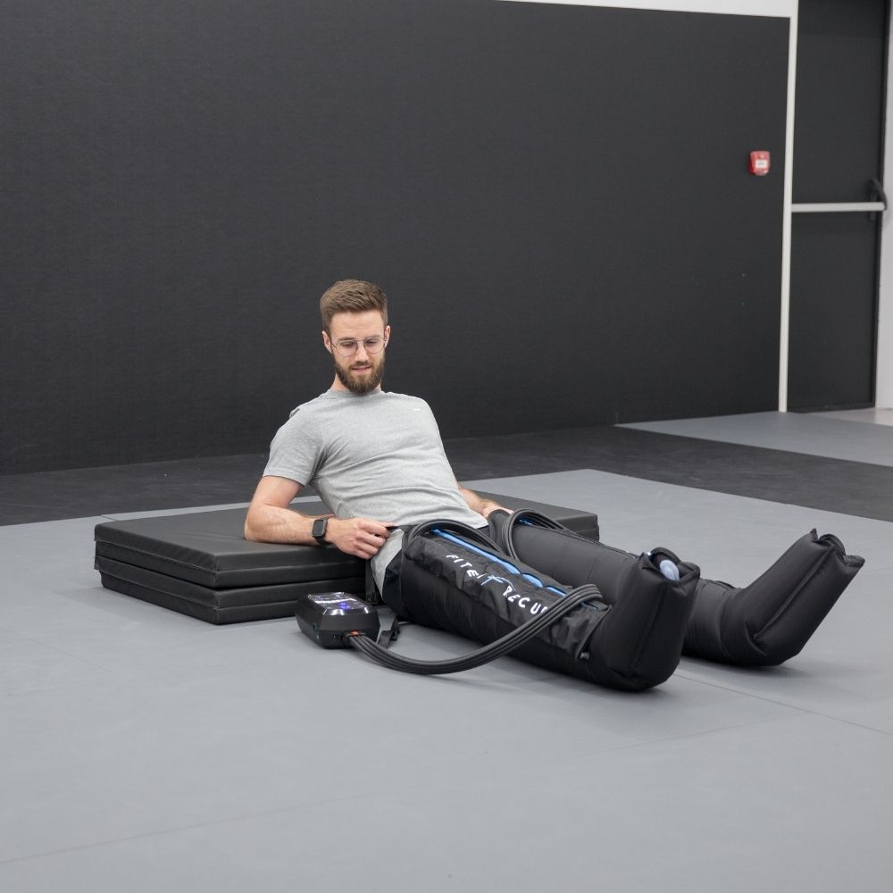 séance de récupération musculaire avec bottes de pressothérapie