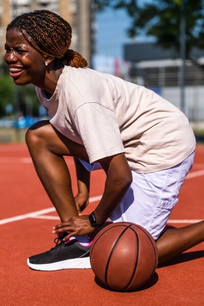 Douleur au tendon d'Achille après le basketball